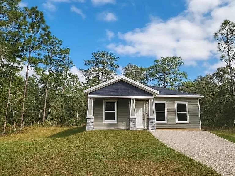 18082 Parakeet Rd, Port Charlotte — Cocina de concepto abierto con isla